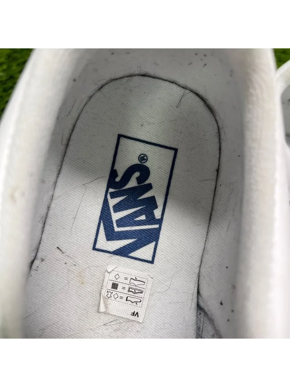 Vans Seldan Low Womens Size 11 White Blue Athletic Leather Skate Shoes Sneakers
